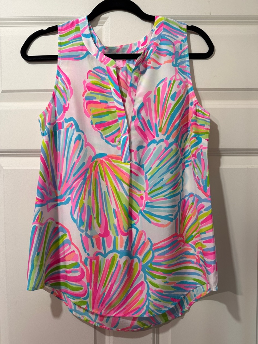 Lilly Pulitzer 100% Silk Essie Tank in Shellabrate (Medium)